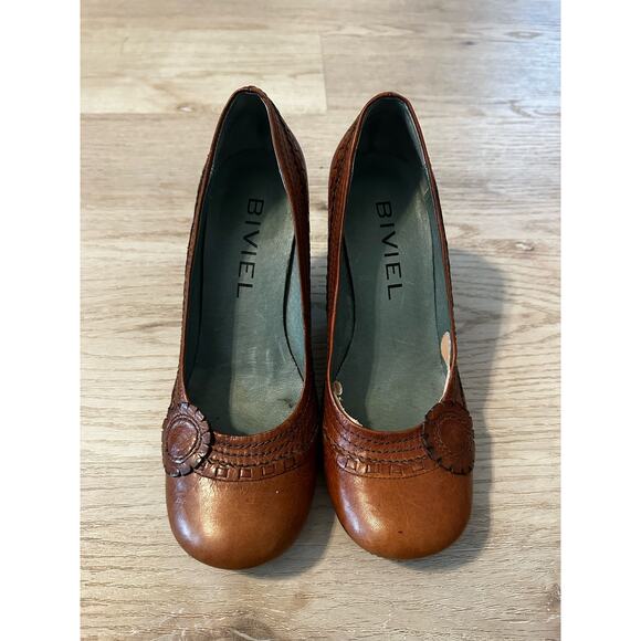 Biviel brown leather wedge heels size 9 round toe - Picture 1 of 7
